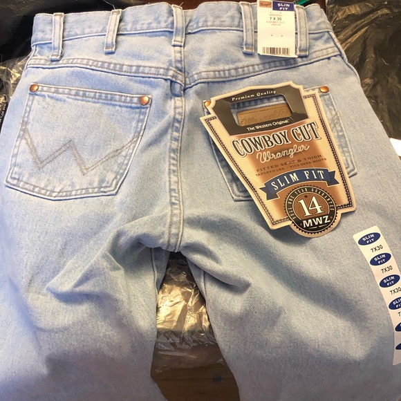 WOMEN'S WRANGLER COWBOY CUT SLIM FIT JEAN IN BLEACH - Picture 1 of 6